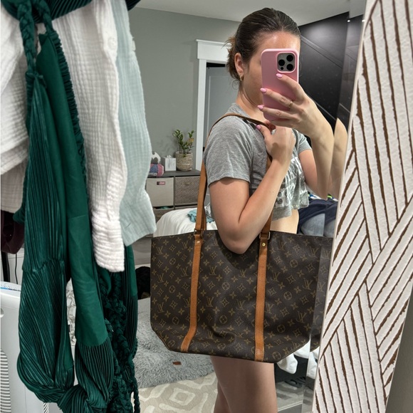 Authentic Louis Vuitton Large Purse Used Pre owned condition with flaws vintage - Picture 8 of 8